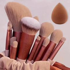 Set di pennelli per il trucco professionali morbidi e soffici: pennelli per fondotinta, pennello per ombretto, pennello Kabuki, spugnetta per il trucco con custodia.