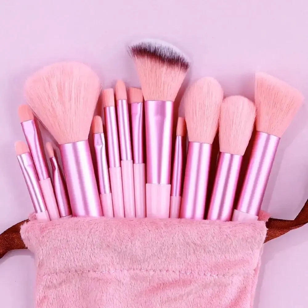 Set di pennelli per il trucco professionali morbidi e soffici: pennelli per fondotinta, pennello per ombretto, pennello Kabuki, spugnetta per il trucco con custodia.