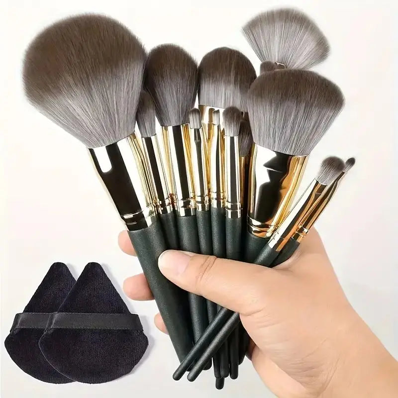 Set di pennelli per il trucco professionali morbidi e soffici: pennelli per fondotinta, pennello per ombretto, pennello Kabuki, spugnetta per il trucco con custodia.
