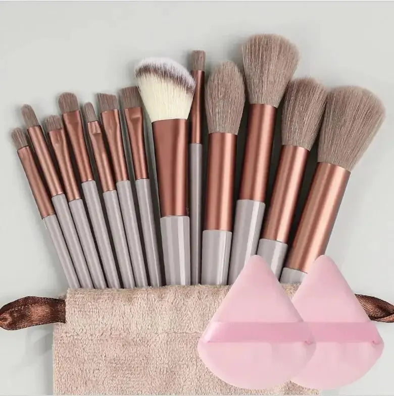 Set di pennelli per il trucco professionali morbidi e soffici: pennelli per fondotinta, pennello per ombretto, pennello Kabuki, spugnetta per il trucco con custodia.