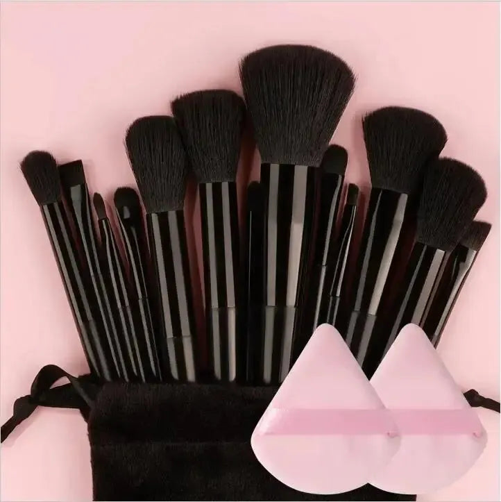 Set di pennelli per il trucco professionali morbidi e soffici: pennelli per fondotinta, pennello per ombretto, pennello Kabuki, spugnetta per il trucco con custodia.