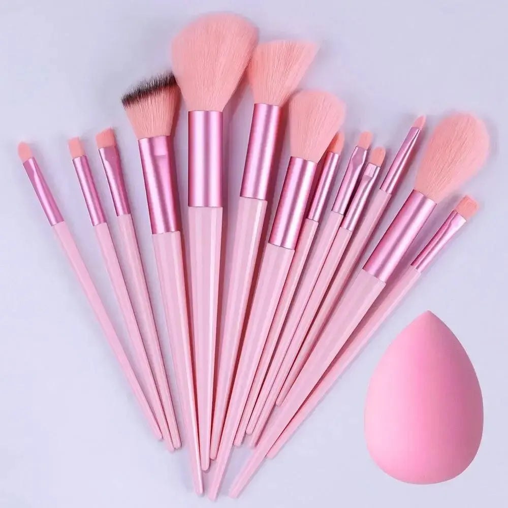 Set di pennelli per il trucco professionali morbidi e soffici: pennelli per fondotinta, pennello per ombretto, pennello Kabuki, spugnetta per il trucco con custodia.
