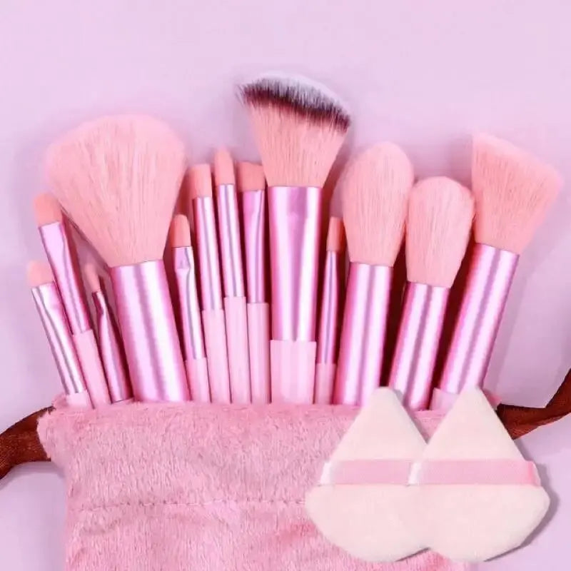 Set di pennelli per il trucco professionali morbidi e soffici: pennelli per fondotinta, pennello per ombretto, pennello Kabuki, spugnetta per il trucco con custodia.
