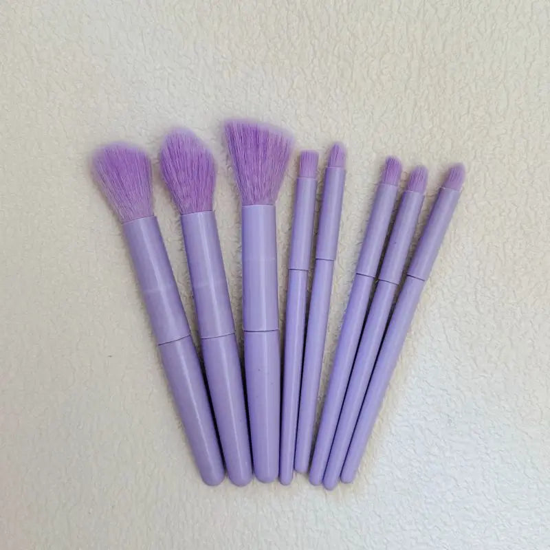 Set di pennelli per il trucco professionali morbidi e soffici: pennelli per fondotinta, pennello per ombretto, pennello Kabuki, spugnetta per il trucco con custodia.