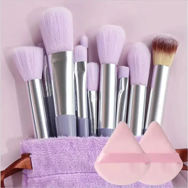 Set di pennelli per il trucco professionali morbidi e soffici: pennelli per fondotinta, pennello per ombretto, pennello Kabuki, spugnetta per il trucco con custodia.