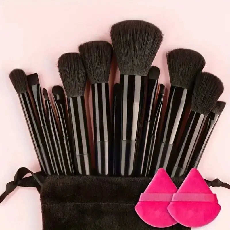 Set di pennelli per il trucco professionali morbidi e soffici: pennelli per fondotinta, pennello per ombretto, pennello Kabuki, spugnetta per il trucco con custodia.