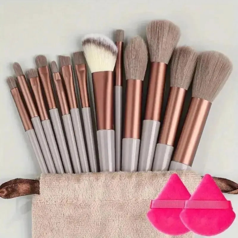 Set di pennelli per il trucco professionali morbidi e soffici: pennelli per fondotinta, pennello per ombretto, pennello Kabuki, spugnetta per il trucco con custodia.